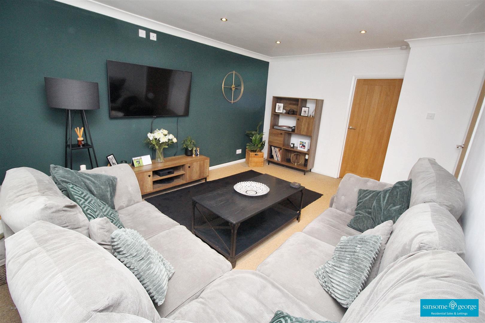 3 bed property in Halpin Close, Reading
